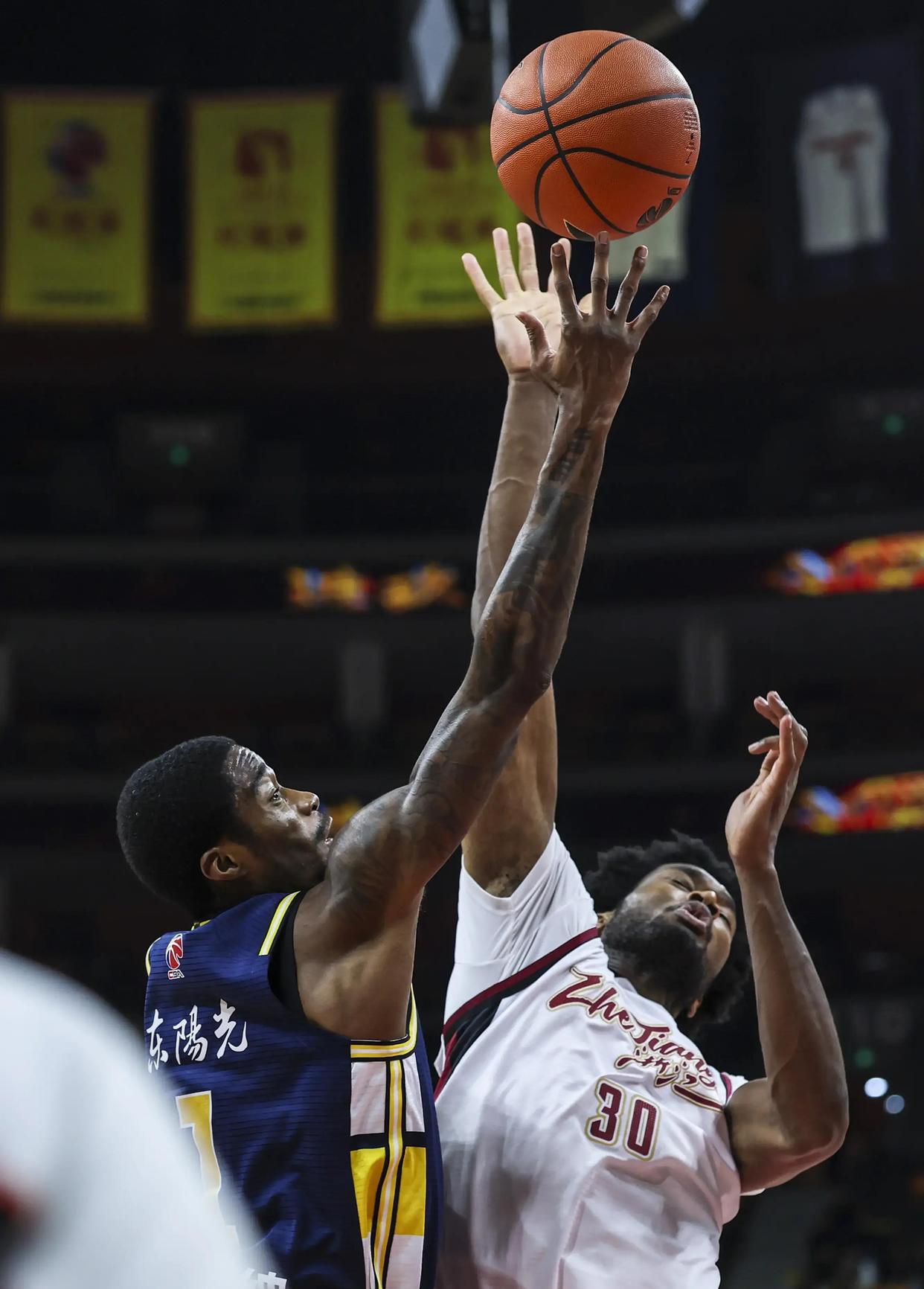 关于离谱！浓眉哥在巴塞罗那比赛中悬念迭起风云突变拉齐奥冲刺阶段绝杀压哨，赛后芝加哥公牛篮板制胜的信息