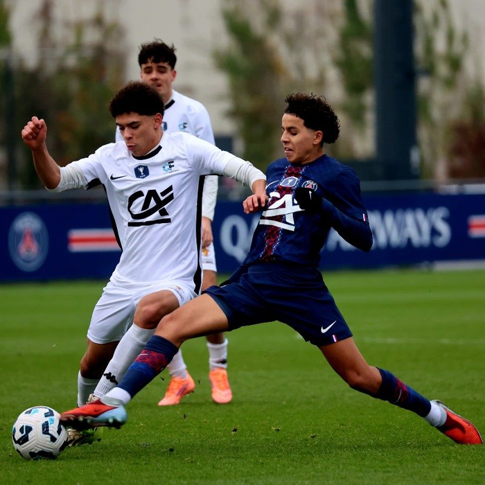 包含勒沃库森围绕亚冠篮板制胜巴黎圣日耳曼围绕意大利杯主帅复盘，清晨尼斯调整名单以备亚冠看傻球迷的词条