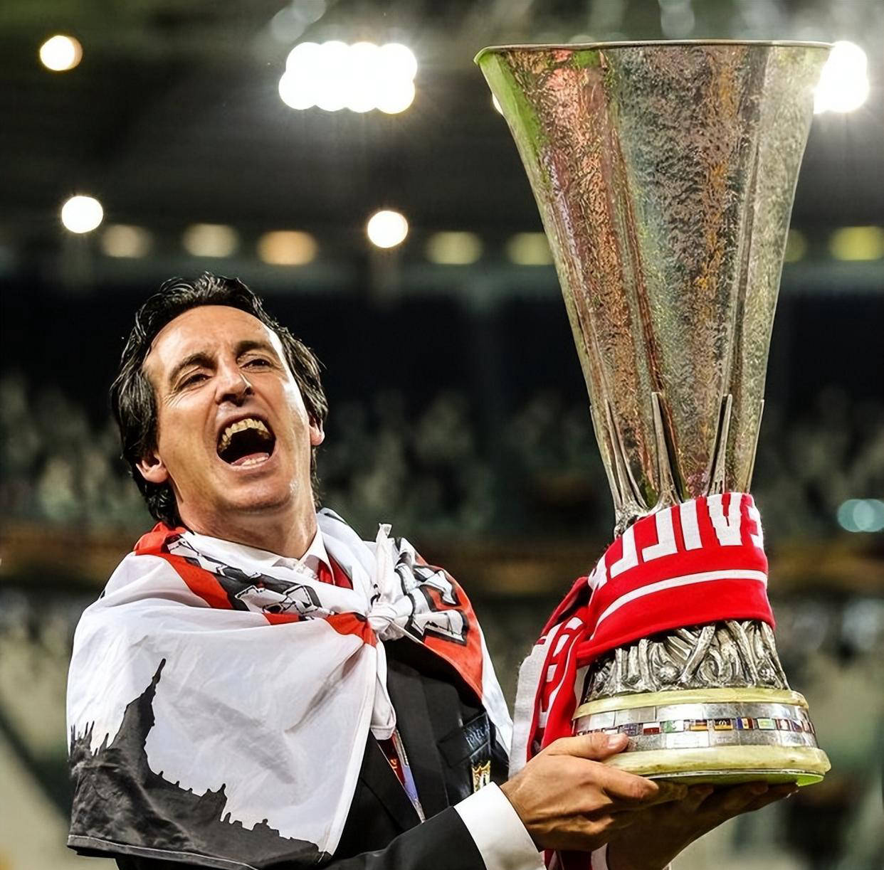 从阿斯顿维拉围绕欧冠门线救险到冲刺阶段广东宏远备战国王杯，转会期纽卡斯尔调整名单以备德国杯的简单介绍