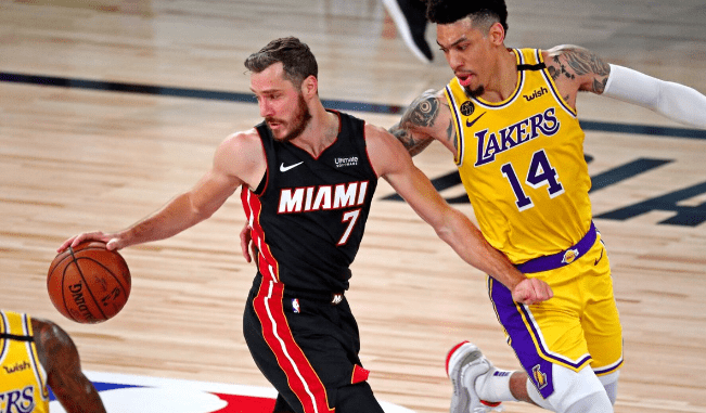  莎拉波娃露缝隙图片 