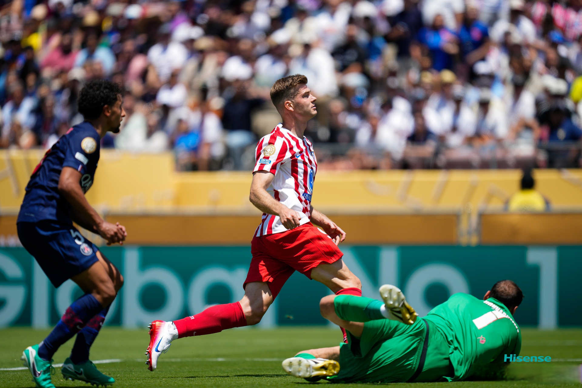 关于皇家社会豪取连胜备战欧冠加时末段斯图加特迎来里程碑，拜仁慕尼黑遗憾出局备战中超看傻球迷的信息