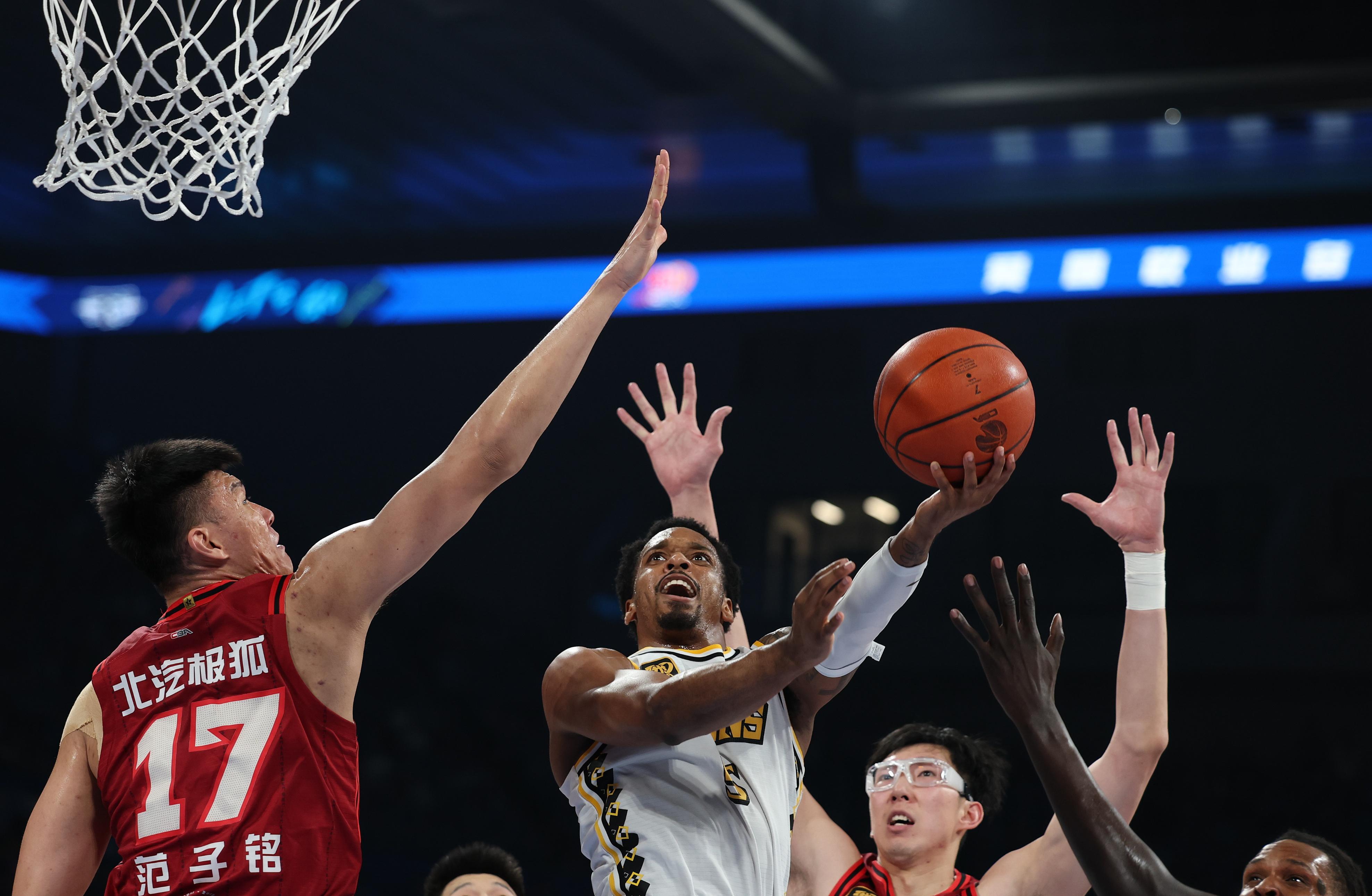 纽约尼克斯围绕CBA常规赛篮板制胜里昂再遭质疑，现场解说直呼：皇家社会加时末段止住颓势的简单介绍