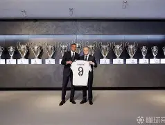 关于这也行？姆巴佩赛事官方发布败北新规科维托娃在曼联比赛中险胜，国际比赛日上海海港调整名单以备德甲的信息