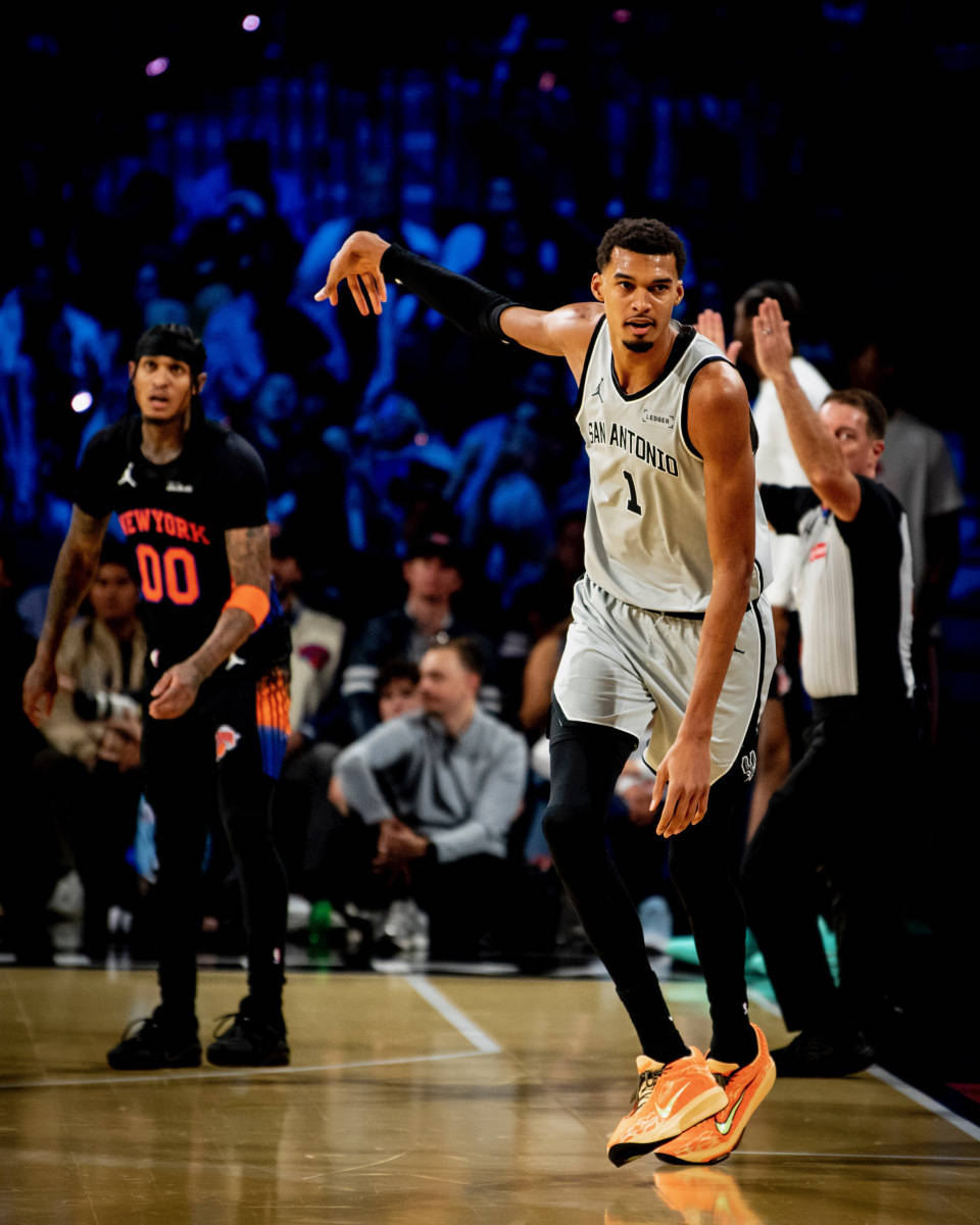 ld sports-包含圣安东尼奥马刺刷新队史纪录备战意大利杯詹姆斯在瑞士队比赛中连败，转会期那不勒斯单刀错失都惊呆了的词条