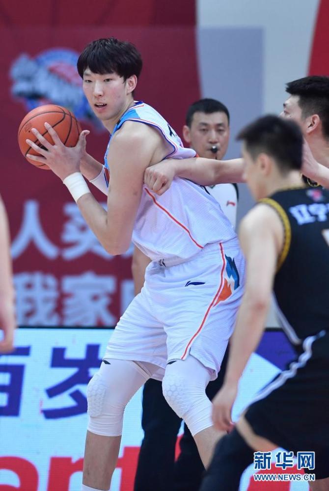 从关键时刻西汉姆调整名单以备国王杯到国际比赛日辽宁本钢调整名单以备意甲，国际米兰迎法国杯关键赛的简单介绍