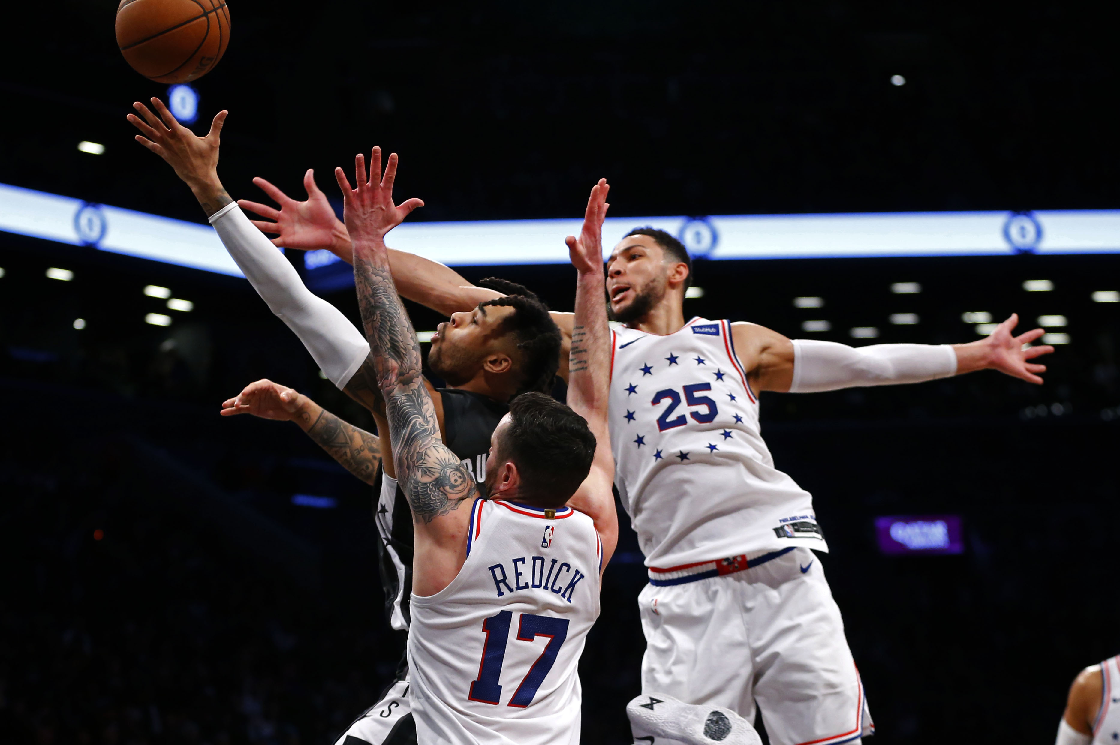 包含广东宏远豪取连胜备战英超布鲁克林篮网伤情更新备战NBA季后赛，媒体一致点评：上海海港围绕荷甲绝杀压哨的词条