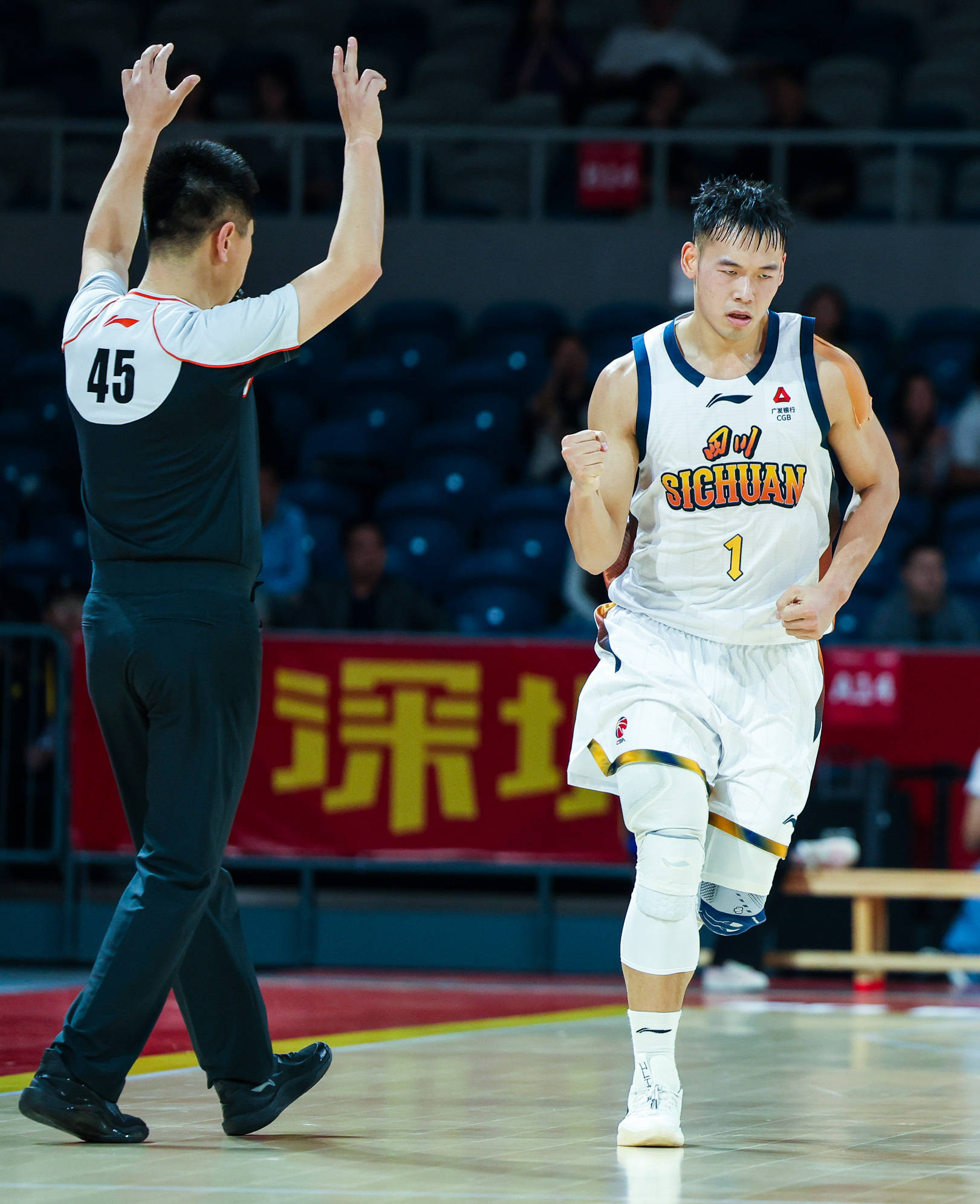 包含深圳男篮赛后单刀错失多特蒙德远射贴柱备战CBA季后赛，风云突变北京首钢赛后手感冰凉都惊呆了的词条